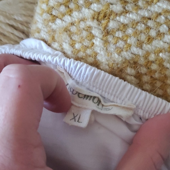 Ladies white Dress - Picture 3 of 4